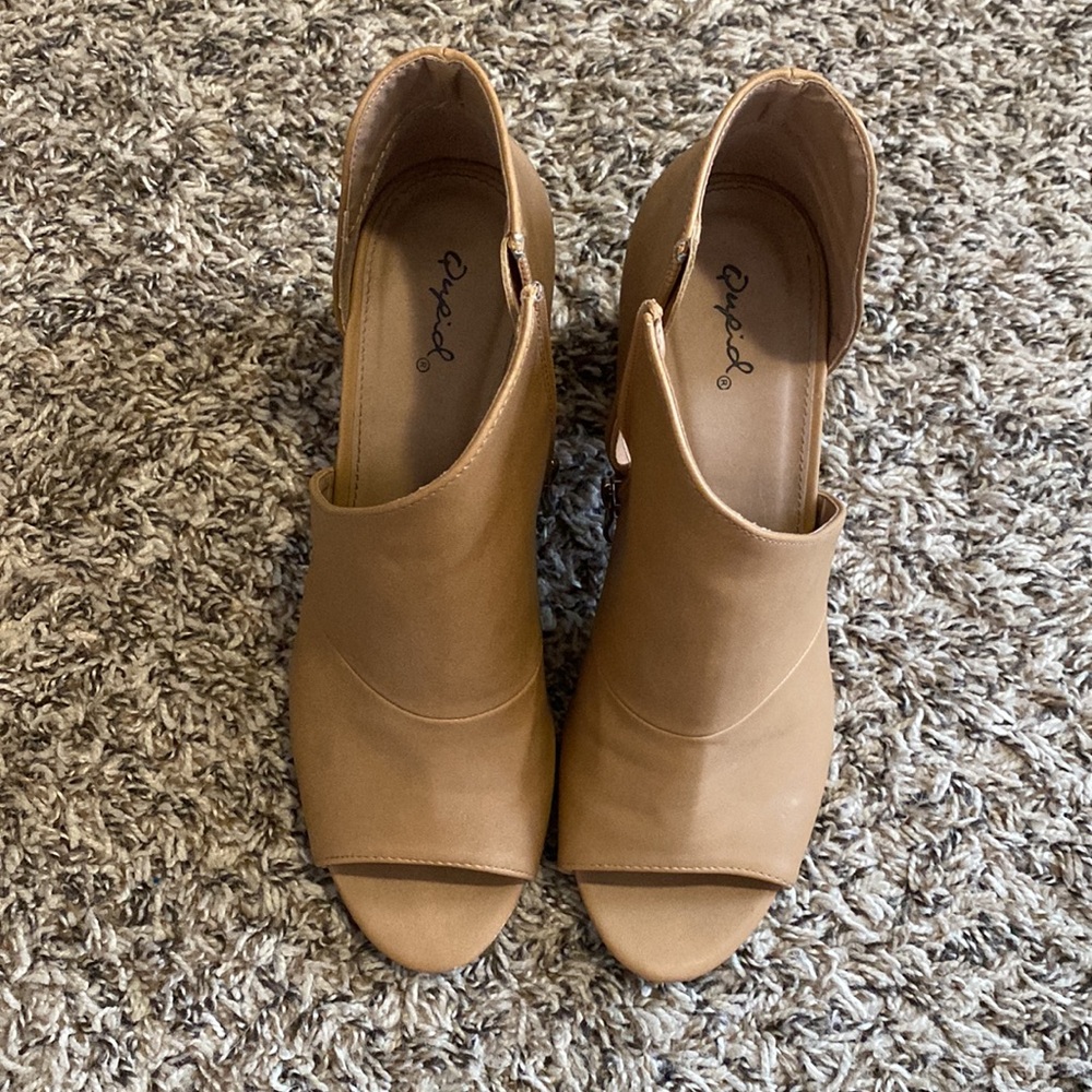 Tan Heels - Picture 2 of 6